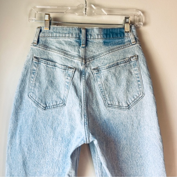 Abercrombie & Fitch Curve Love The 90’s Straight Ultra High Rise Light Wash - Picture 6 of 11